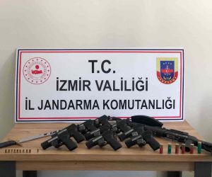 İzmir’de nefes kesen ruhsatsız silah operasyonu: 3 gözaltı