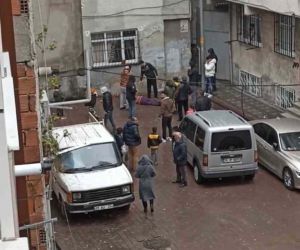 Zeytinburnu’nda dördüncü kattan düşen kadın hayatını kaybetti