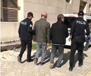 Edremit’te mağazalardan hırsızlık yapan 2 kişi yakalandı
