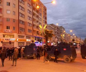 Mardin’de kırmızı ışıkta bekleyen araca silahlı saldırı: 2 ölü, 1 yaralı