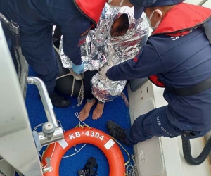 Midilli Adası’na yüzerek geçmek isteyen göçmen Sahil Güvenlik ekiplerince kurtarıldı