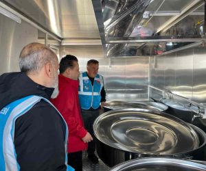 Tuzla Belediyesi Hatay’ın Kırıkhan ilçesinde iftar sofrası kuruyor