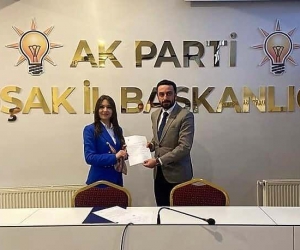 Genç Melisa milletvekili aday adaylığı müracaatını yaptı