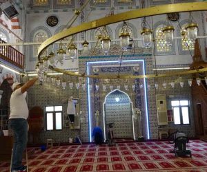 Ramazan ayı öncesi Kartal’da ibadethaneler temizleniyor