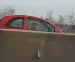 Kara yolunda ters şeritten giden otomobil sürücüsü korku saçtı