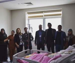 Hastane yönetimi Yaşlılar Haftası nedeniyle tedavileri devam eden yaşlıları ziyaret etti
