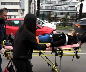 Yaya geçidini kullanmayan genç kızlara otomobil çarptı: 2 yaralı