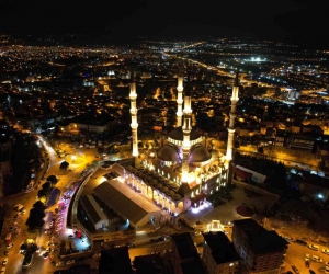 Kahramanmaraş’ta ilk teravih namazı çadırda kılındı