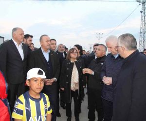 Dışişleri Bakanı Çavuşoğlu iftarını depremzedelerle yaptı