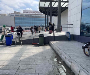 Hastane önündeki kavgayı güvenlik görevlileri güçlükle ayırdı