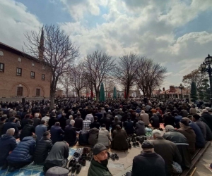 Ankara’da Ramazan’ın ilk cuma namazı kılındı