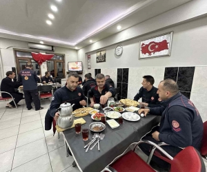 Deprem bölgesindeki itfaiyecilerin buruk sahuru