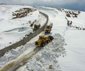 Van Büyükşehir Belediyesi’nden sınırın sıfır noktasında karla mücadele çalışması