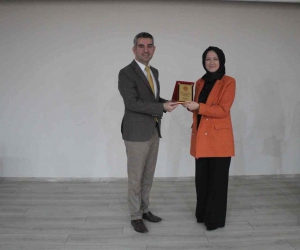 20 yıl görev yapış hekimlere plaket