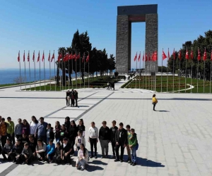 Cumhuriyet’in 100’üncü yılı ve Çanakkale Zaferi’nin 108’inci yılında Şehitler Abidesi’ne ziyaretçi akını