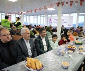 Şehzadeler Belediyesi Andırın’da bin kişilik iftar sofrası kurdu