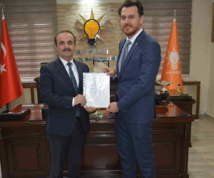 Başkan Özbek AK Parti’den milletvekili aday adaylığı müracaatını yaptı