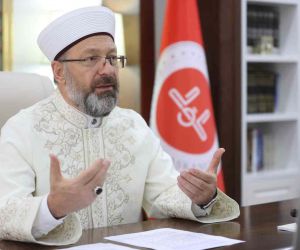 Diyanet İşleri Başkanı Erbaş: “Kur’an’ı okuyarak ve Türk bayrağını tanıyarak içinizdeki kötülere en büyük cevabı verin”