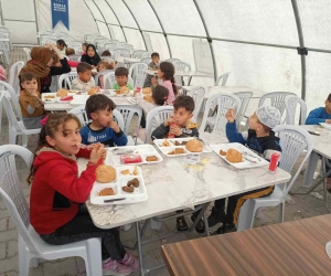 Küçük depremzedelere erken iftar