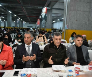 Esenyurt Belediye Başkanı Bozkurt orucunu vatandaşlarla birlikte açtı