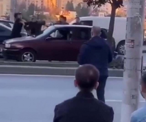 Başakşehir’de trafikte yumruk yumruğa kavga kamerada