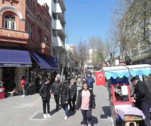 Vatandaşlar güzel havanın keyfini dışarıda çıkardı