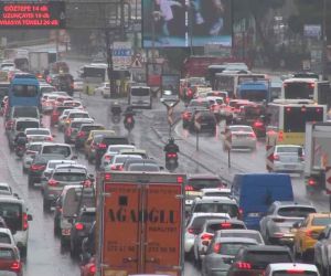 İstanbul’da yağmurda trafik yoğunluğu yüzde 65’e ulaştı