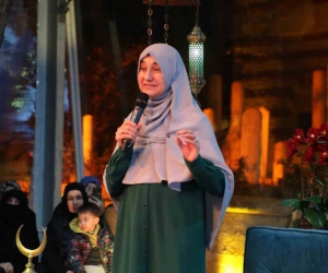 Eyüpsultan’daki konferansta konu başlığı; “Çocuğu Hayata Hazırlamada Anne Baba İş Birliği”