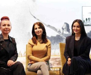 Türk halk müziği sanatçılarından ’Yaşasın Cumhuriyet Sergisi’ne ziyaret