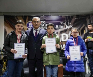 Kütahya Belediyesi, en çok kitap okuyan öğrencileri ödüllendirdi