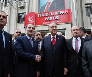 Cumhurbaşkanı Recep Tayyip Erdoğan’ın Yeniden Refah Partisi Genel Başkanı Fatih Erbakan’la görüşmesi başladı.
