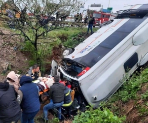 Kocaeli’de işçi servisi devrildi: 8 yaralı