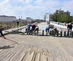 Siirt Belediyesi parke döşeme ve kaldırım yenileme çalışmalarına başladı