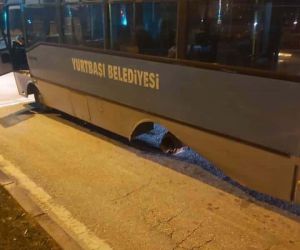Elazığ’da yolcu dolu otobüsün arka tekeri fırladı
