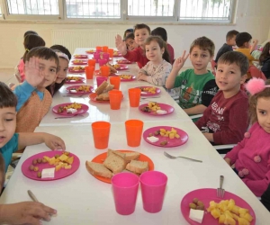 Okul öncesinde ücretsiz yemek uygulaması veli ve öğrencileri memnun etti