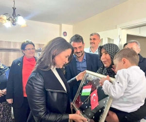 Macaristan Cumhurbaşkanı Novak’tan 5 yaşındaki depremzede Ahmet’e ziyaret