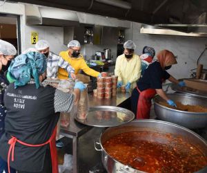 Nallıhan Belediyesi’nden günlük 2 bin aileye sıcak yemek