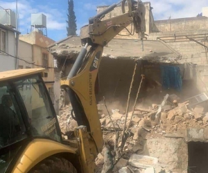 Kilis’te ağır hasarlı binaların yıkımı sürüyor