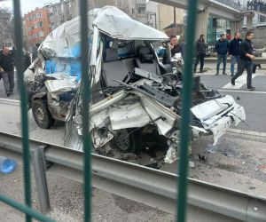 Silivri’de aralarında cezaevi personelini taşıyan servisin de olduğu zincirleme kazada 27 kişi yaralandı