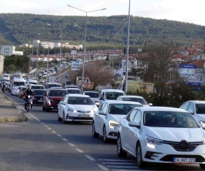 Trafik tıkandı, uzun kuyruk oluştu