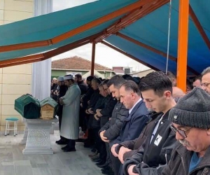 Evde ölü bulunan anne ve oğlu Çekmeköy’de toprağa verildi