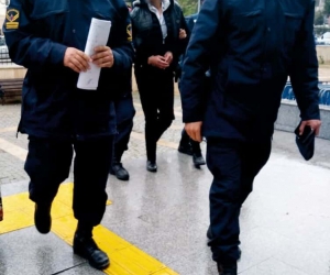Cezaevi firarisi saklandığı kanepe içinde yakalandı