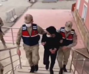 60 yaşındaki kadını ‘Bıçaklama olayına karıştınız’ diyerek dolandıran şahıslar yakalandı