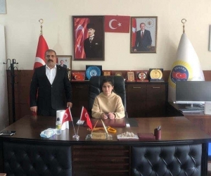 Şenoba Belediye Başkanı Alihan Babat koltuğunu bir günlüğüne devretti