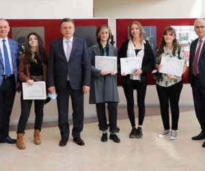 “Hayata Bağlı Ol” ödüllü afiş tasarımı yarışması sergisi ESOGÜ’de açıldı