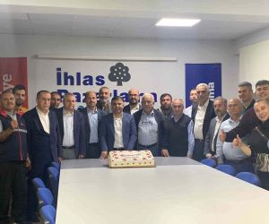 Türkiye Gazetesi’nin 52’nci yılı pasta kesilerek kutlandı