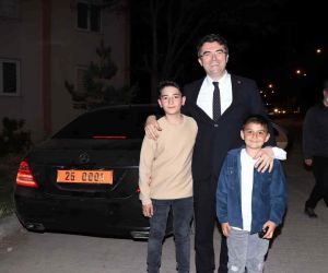 7 yaşındaki Berat, Vali’yi sosyal medyadan evlerine çaya davet etti
