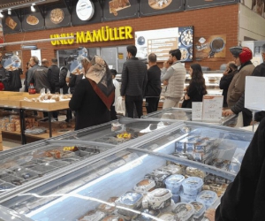İnegöl'de ekmek kuyruğu 
