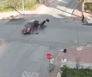 Antalya’da motosiklet ve sürücüsünü metrelerce savuran kaza