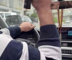 Aracının tavanından defalarca ateş etti, o anları sosyal medyada paylaştı